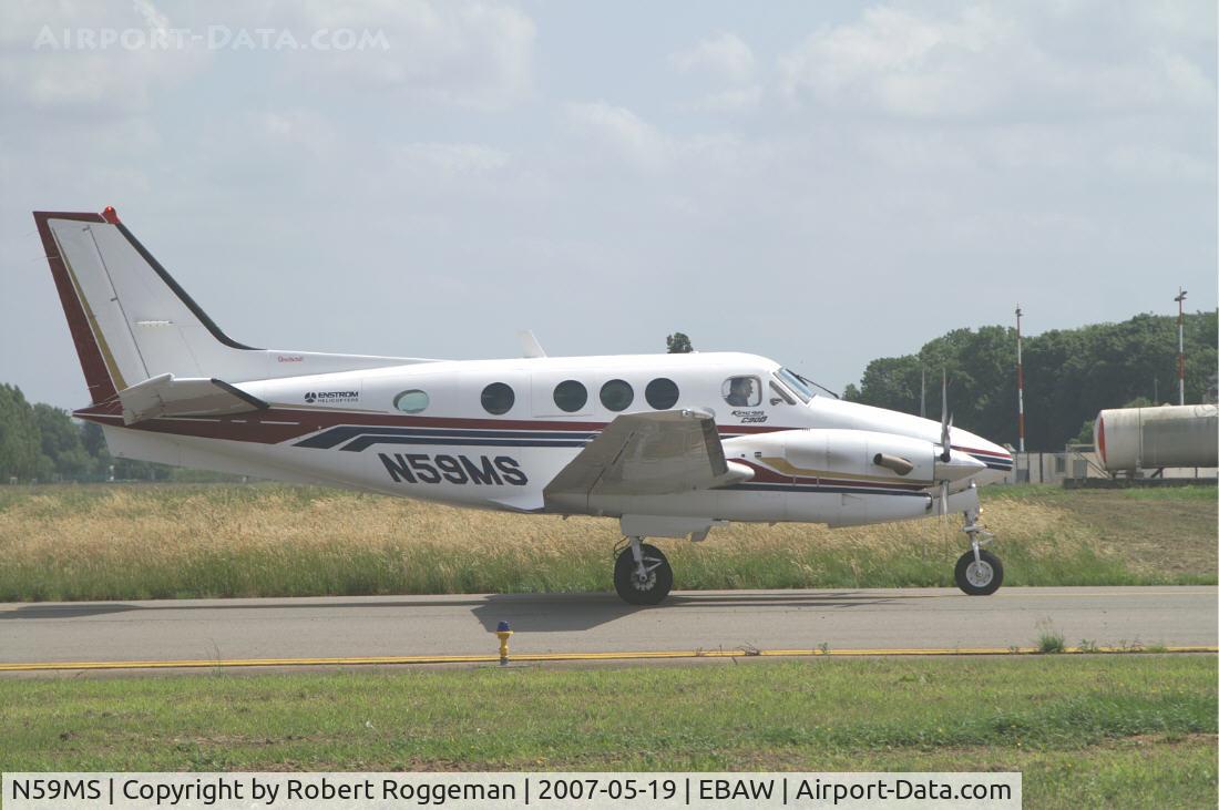 N59MS, 1995 Beech C90A King Air C/N LJ-1405, Taxiing in.