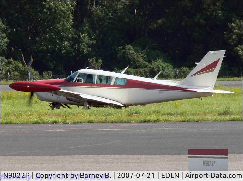 N9022P, 1966 Piper PA-24-260 C/N 24-4484, The plane is taxiing to the runway in EDLN
