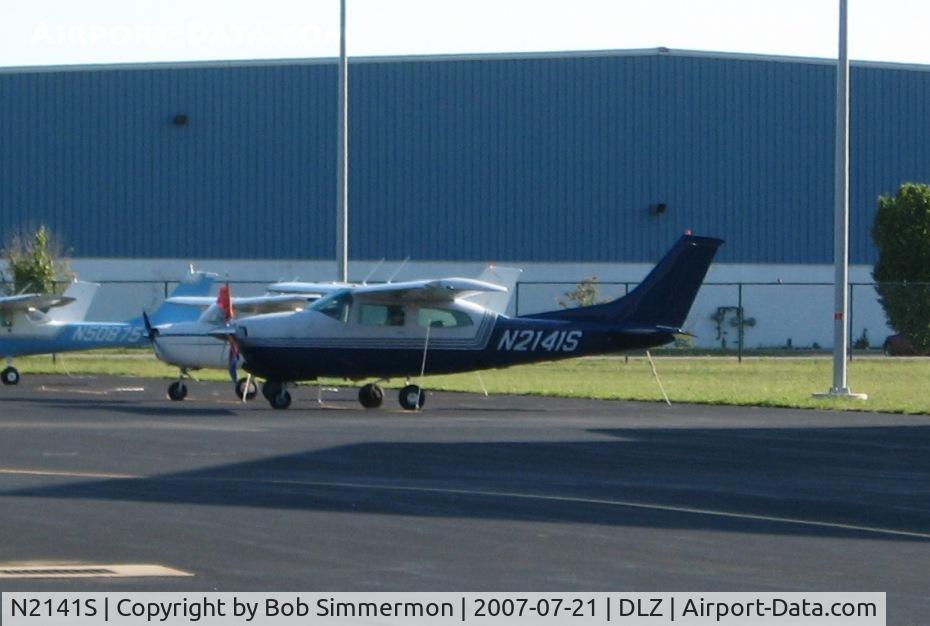N2141S, 1975 Cessna 210L Centurion C/N 21061102, On the ramp at Delaware, OH