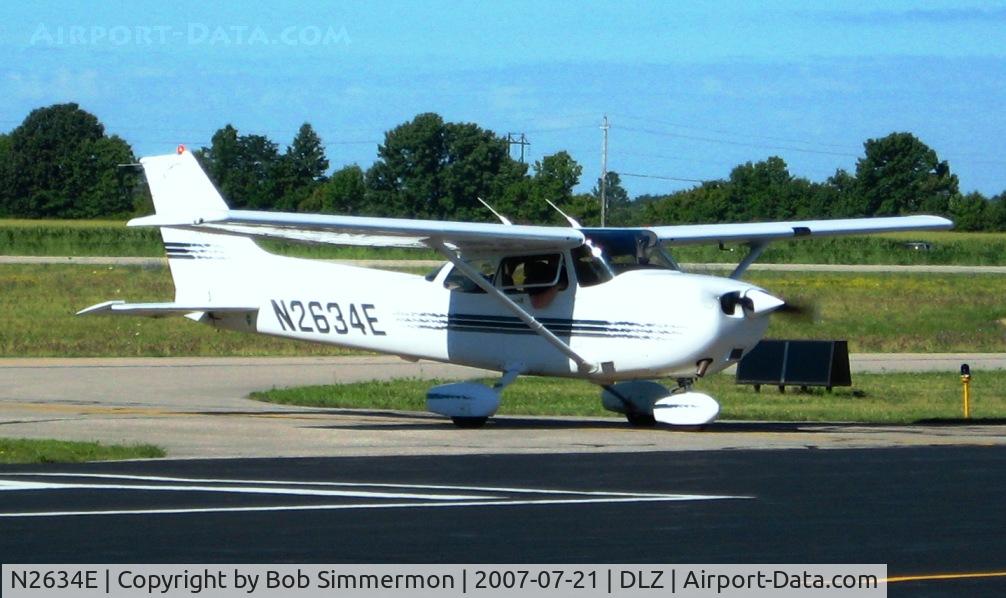N2634E, 1998 Cessna 172R C/N 17280572, Arriving at Delaware, OH