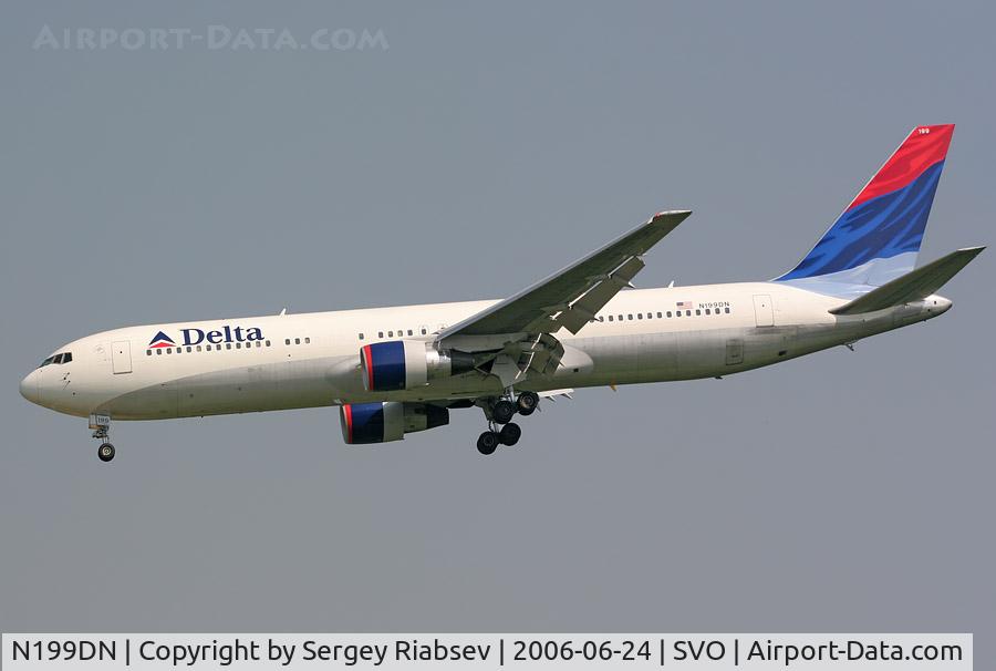 N199DN, 1998 Boeing 767-332/ER C/N 28456, Taken at SVO