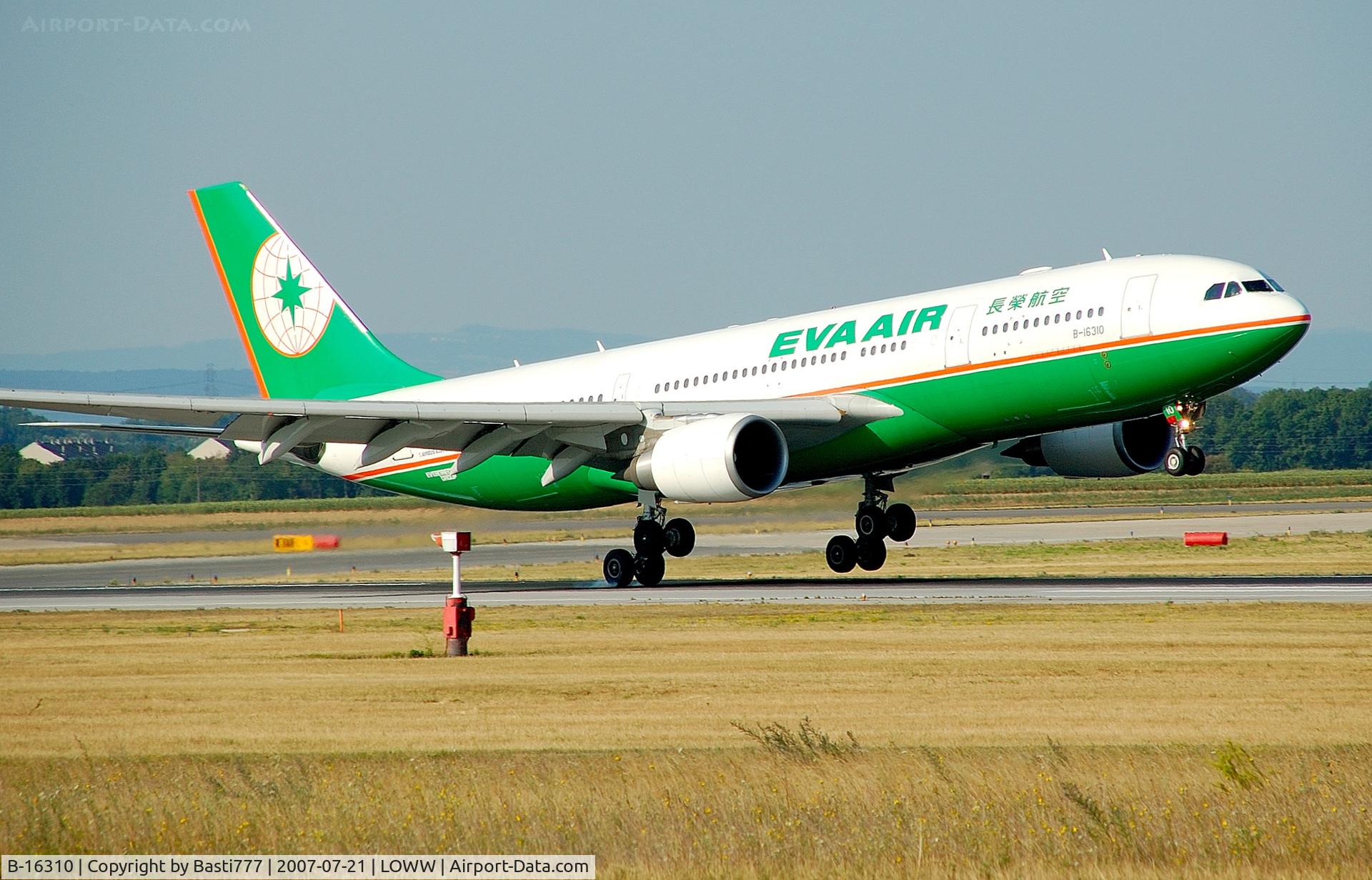 B-16310, 2005 Airbus A330-203 C/N 678, Eva Air is landing in VIENNA