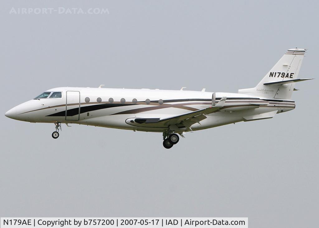 N179AE, 2002 Israel Aircraft Industries Gulfstream 200 C/N 068, Final approach to rw 1R.