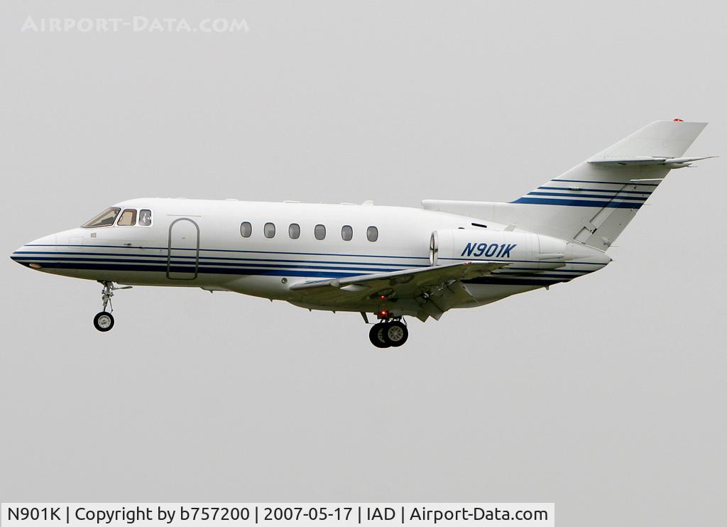 N901K, 2007 Hawker Beechcraft 900XP C/N HA-0009, Final approach to rw 1R.