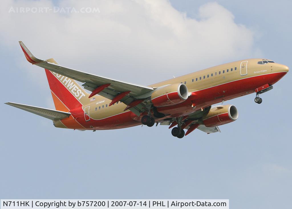 N711HK, 1998 Boeing 737-7H4 C/N 27845, Moments from landing on rw 27R.  Photo taken from Hog Island Rd.