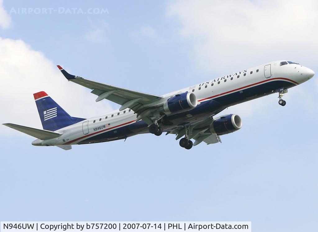 N946UW, 2007 Embraer ERJ-190-100 IGW 190AR C/N 19000072, Brand new E-190 on short final for rw 27R.