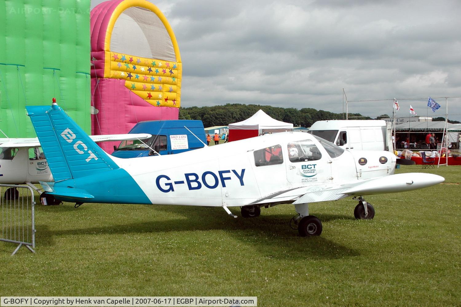 G-BOFY, 1974 Piper PA-28-140 Cherokee Cruiser C/N 28-7425374, Piper Cherokee at Kemble airfield