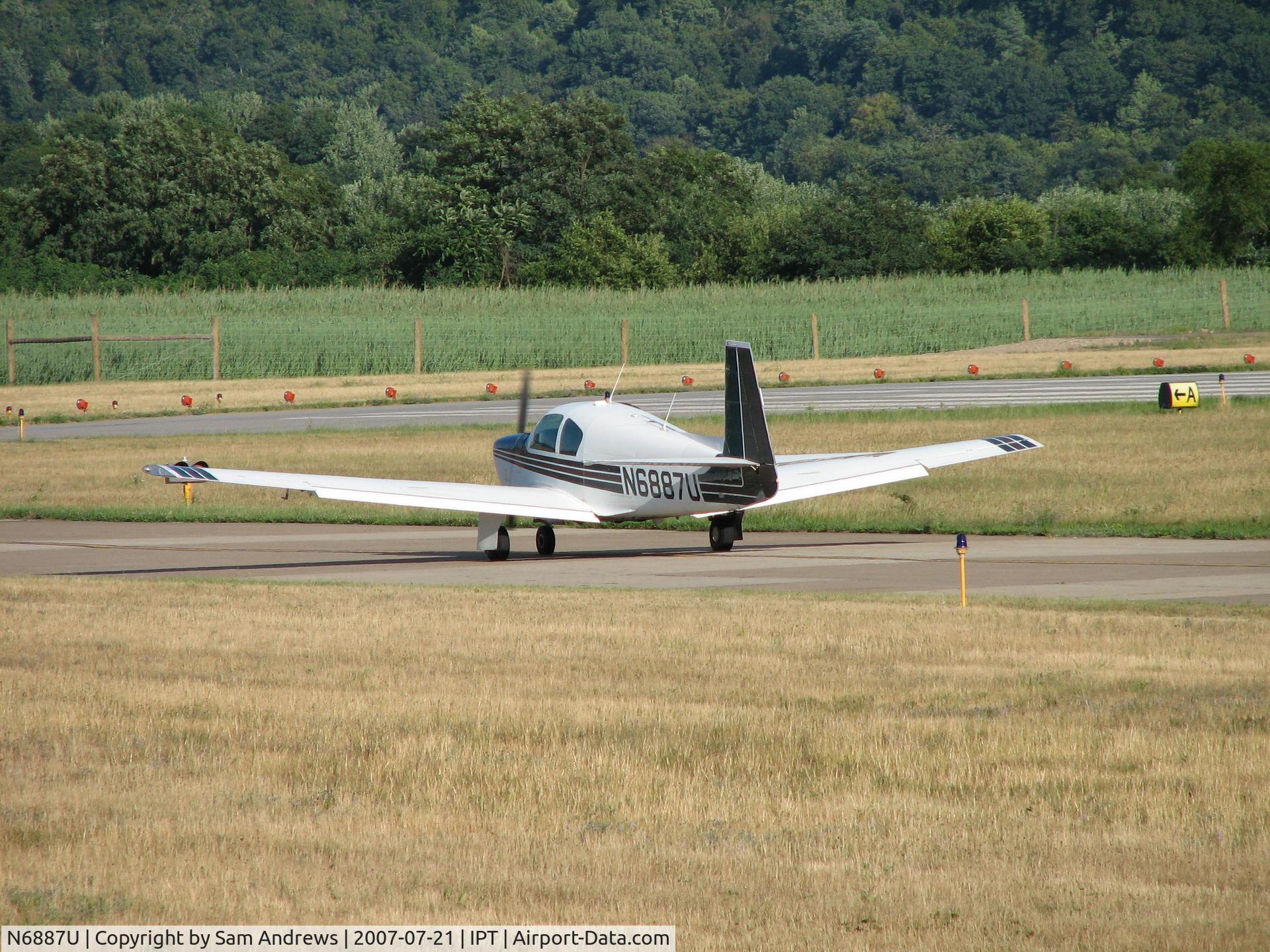 N6887U, 1963 Mooney M20C Ranger C/N 2591, Taxiing out to 30