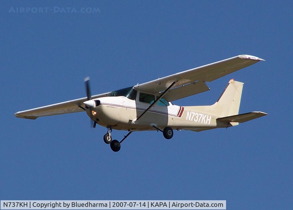 N737KH, 1977 Cessna 172N C/N 17269473, Landing