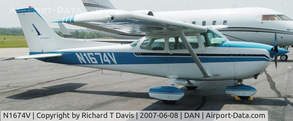N1674V, 1974 Cessna 172M Skyhawk II C/N 17263709, 1974 Cessna 172M in Danville Va.