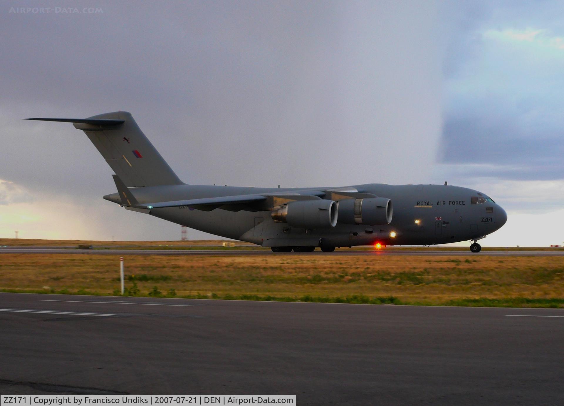 ZZ171, 2000 Boeing C-17A Globemaster III C/N F-007, C-17 Globemaster III. Royal Air Force No.99 Squadron.