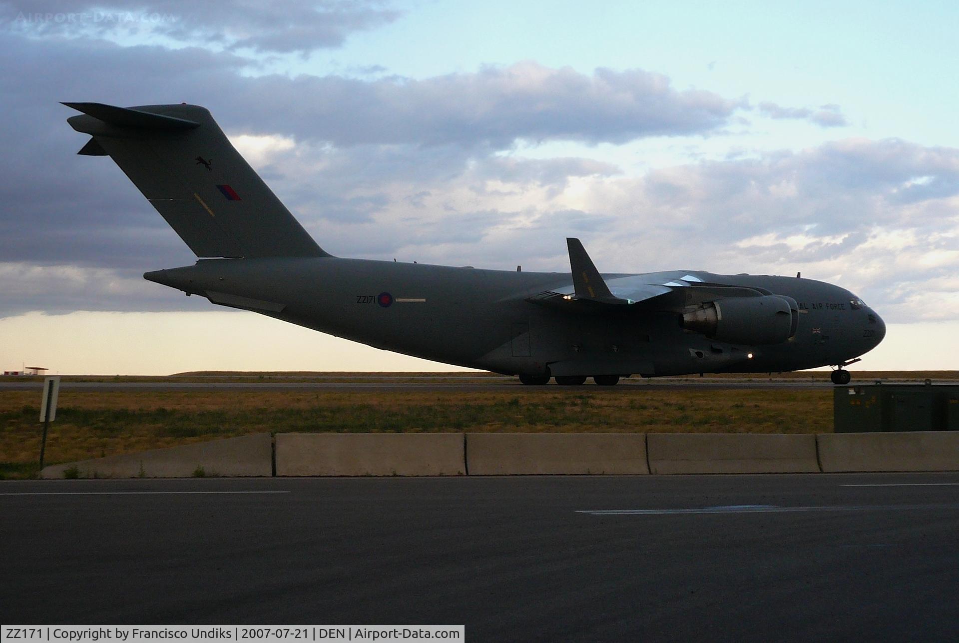 ZZ171, 2000 Boeing C-17A Globemaster III C/N F-007, C-17 Globemaster III. Royal Air Force No.99 Squadron.
