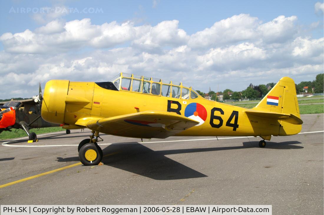 PH-LSK, 1942 Noorduyn AT-16 Harvard IIB C/N 14-641, Ex B-64 K.Lu.16 th Antwerp Stampe Fly In.
