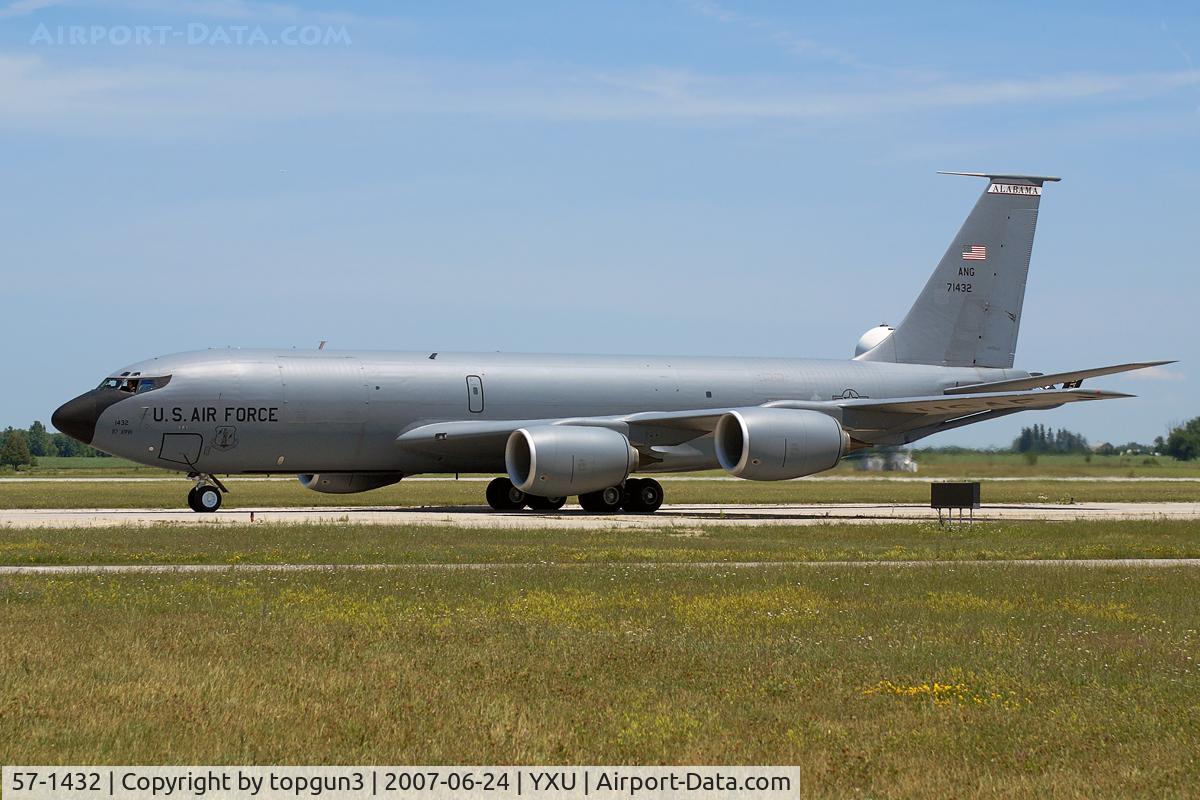 57-1432, 1957 Boeing KC-135R Stratotanker C/N 17503, Taxiing on Golf.