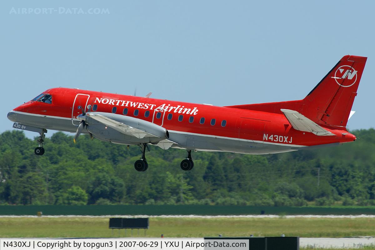 N430XJ, 1997 Saab 340B C/N 340B-430, Departing RWY33.