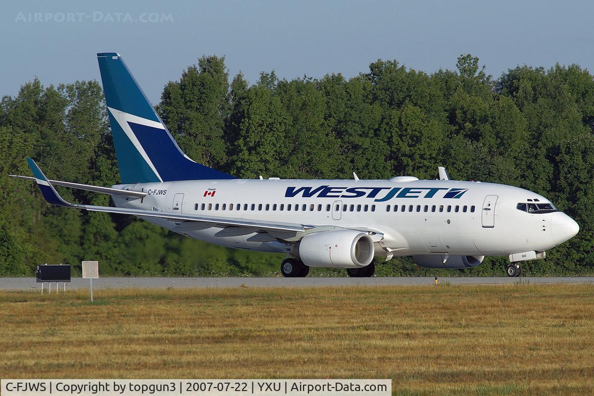 C-FJWS, 2001 Boeing 737-76N C/N 28651, Taxiing for departure via RWY33.