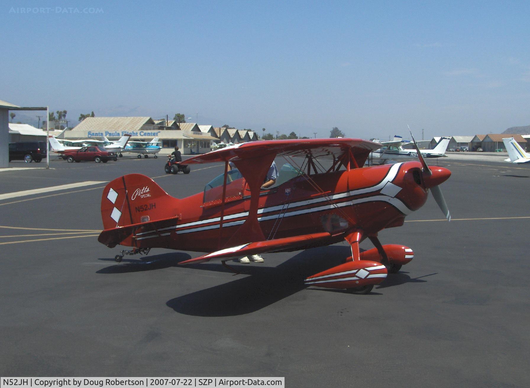 N52JH, 1981 Pitts S-1C Special C/N 1 (N52JH), 1981 Shea PITTS SPECIAL S-1C, Lycoming O&VO-360 180 Hp, refueling