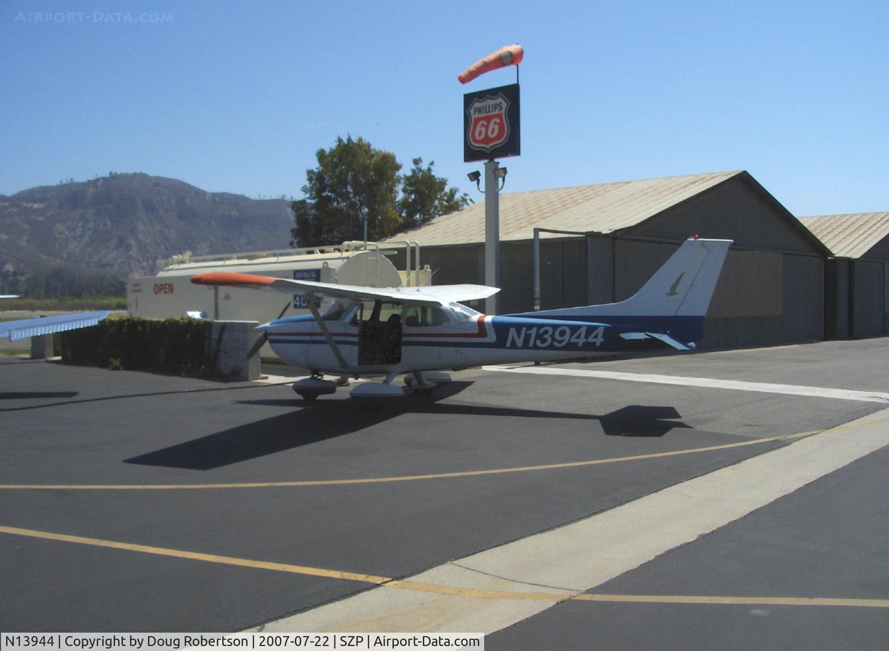 N13944, 1974 Cessna 172M C/N 17263047, 1974 Cessna 172M, Lycoming O-320-E2D 150 Hp, refueling