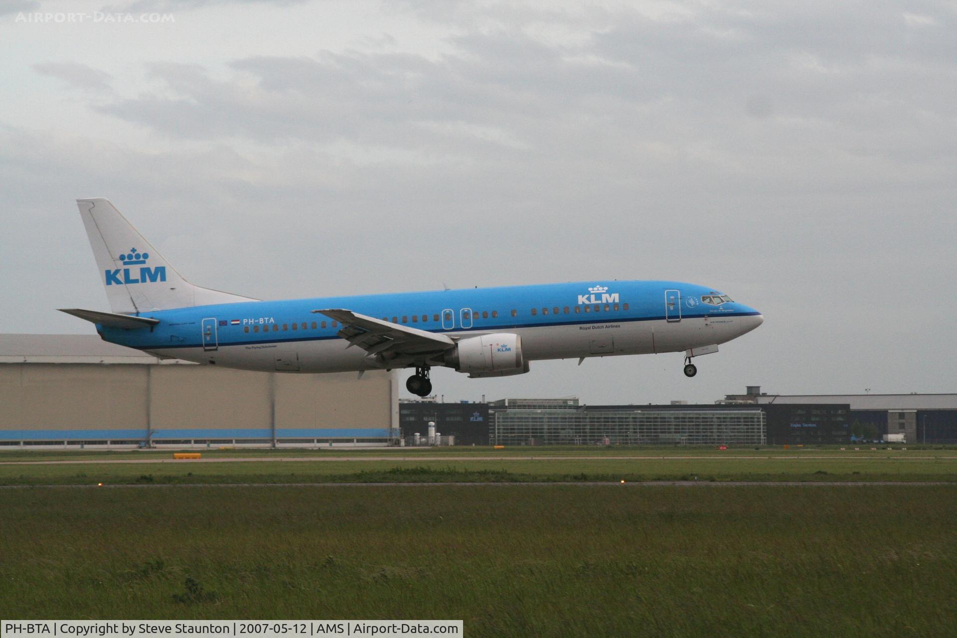 PH-BTA, 1991 Boeing 737-406 C/N 25412, Taken on a gloomy evening at Schipol