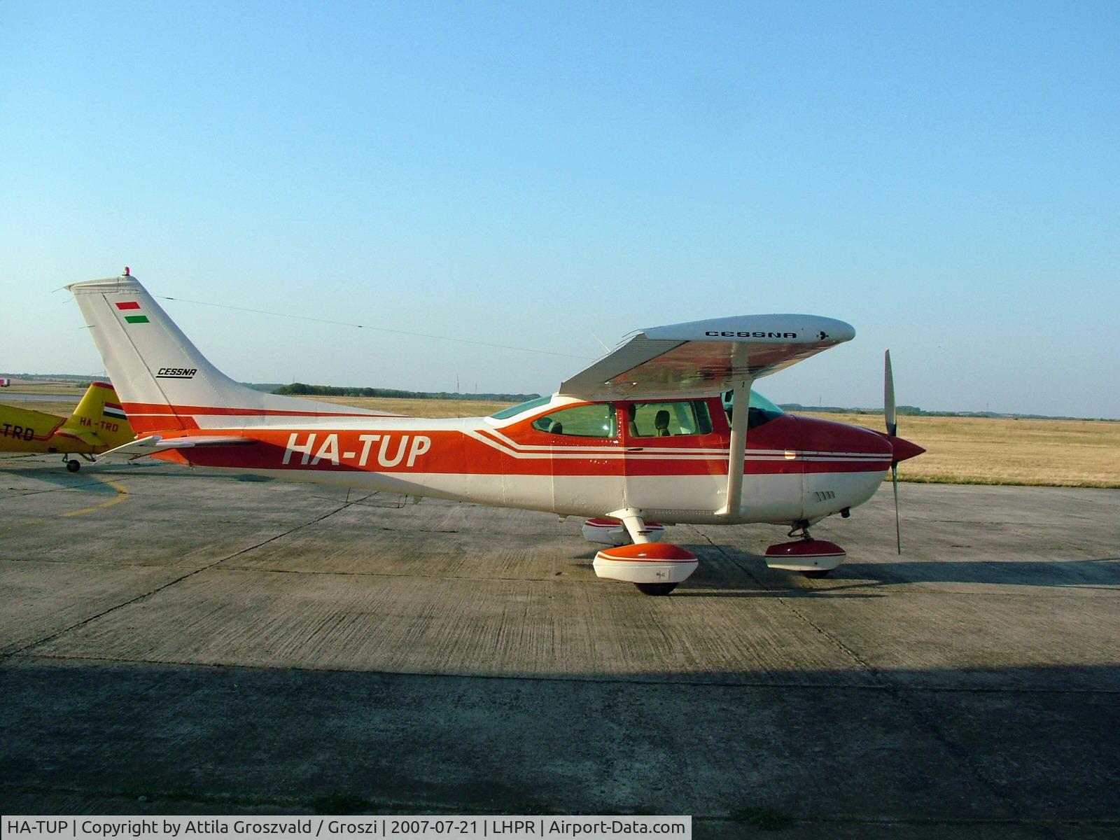 HA-TUP, Cessna 182P Skylane C/N 18263805, ex  N6702M,F-BXAL - GyÅ‘r-PÃ©r airport, Airshow
