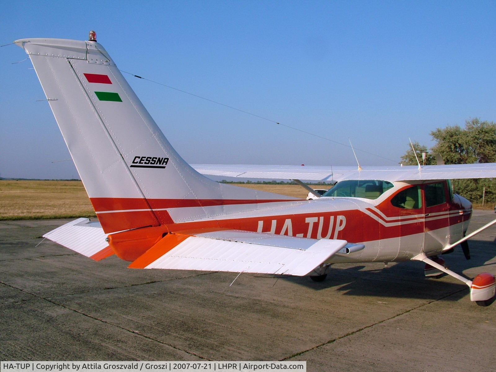 HA-TUP, Cessna 182P Skylane C/N 18263805, ex  N6702M,F-BXAL - GyÅ‘r-PÃ©r airport, Airshow