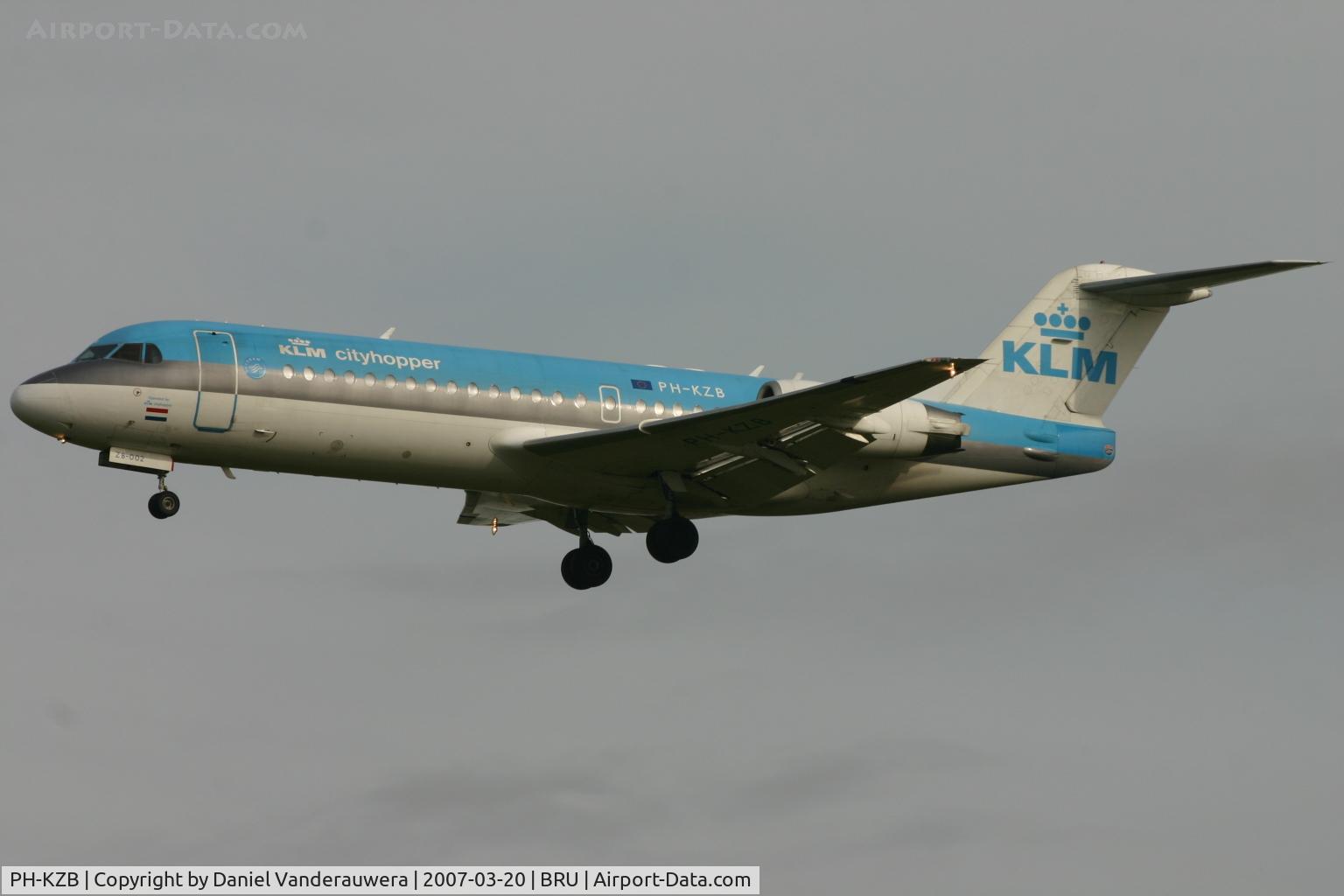 PH-KZB, 1996 Fokker 70 (F-28-070) C/N 11562, arrival of flight KL1723 on rwy 25L