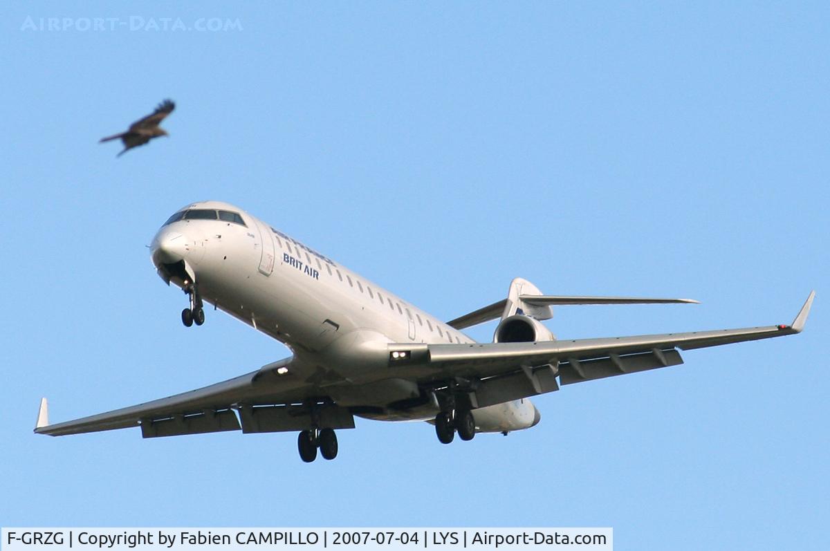 F-GRZG, 2002 Bombardier CRJ-701 (CL-600-2C10) Regional Jet C/N 10037, 350D + 100-300F4 Sigma