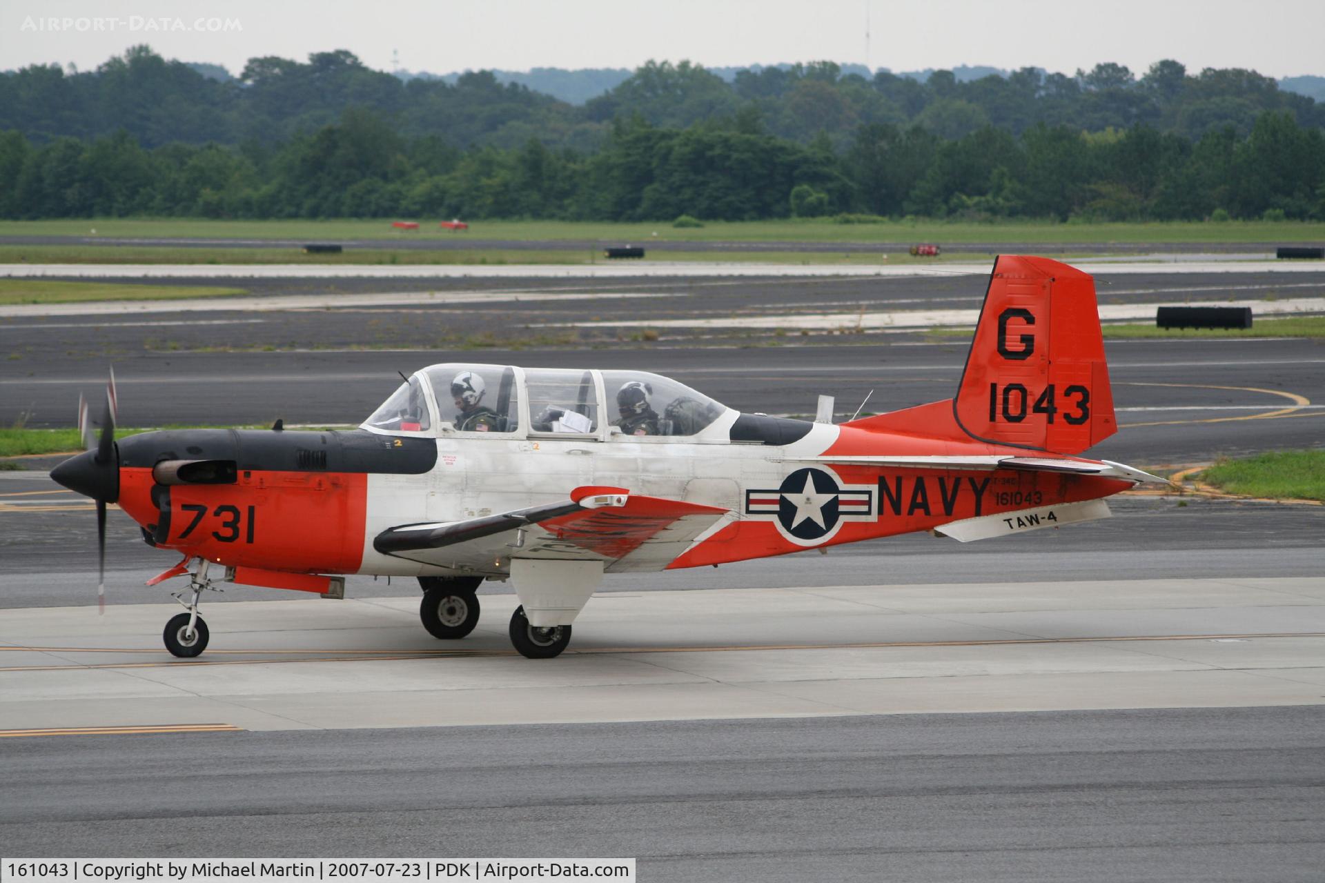 161043, Beech T-34C Turbo Mentor C/N GL-171, TAW-4 Taxing to Runway 20L