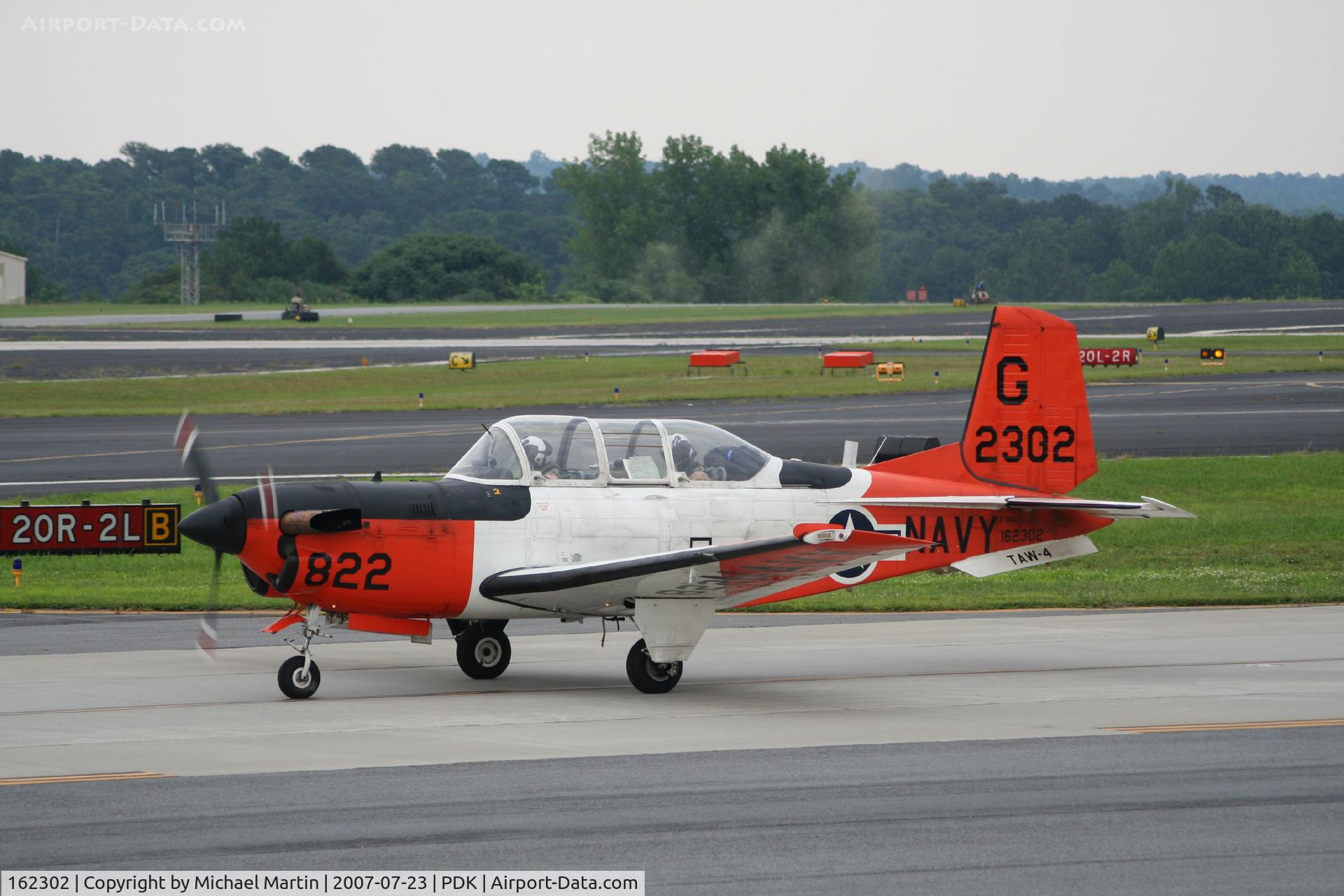 162302, Beech T-34C Turbo Mentor C/N GL-300, TAW-4 Taxing to Runway 20L