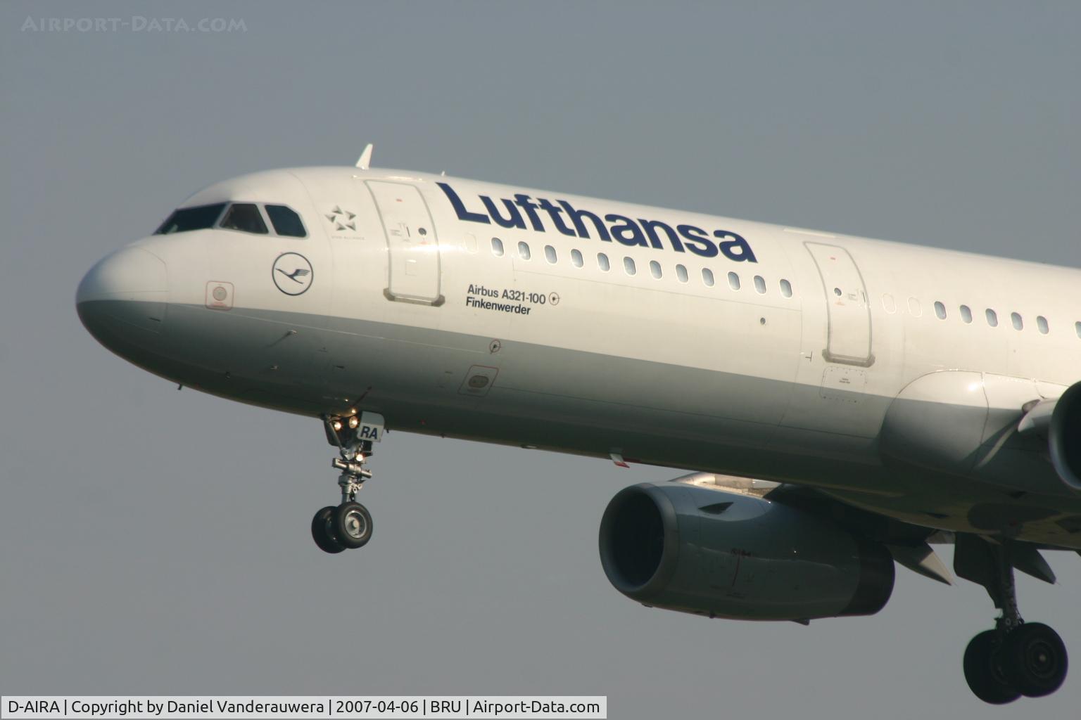 D-AIRA, 1993 Airbus A321-131 C/N 0458, descending to rwy 25L