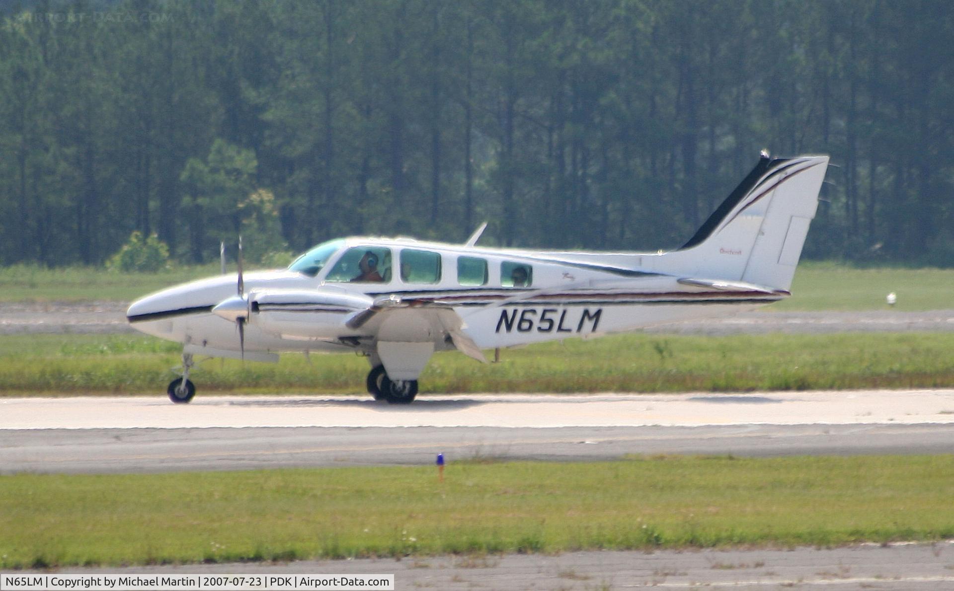 N65LM, 1999 Raytheon Aircraft Company 58 C/N TH-1902, Landing Runway 2R