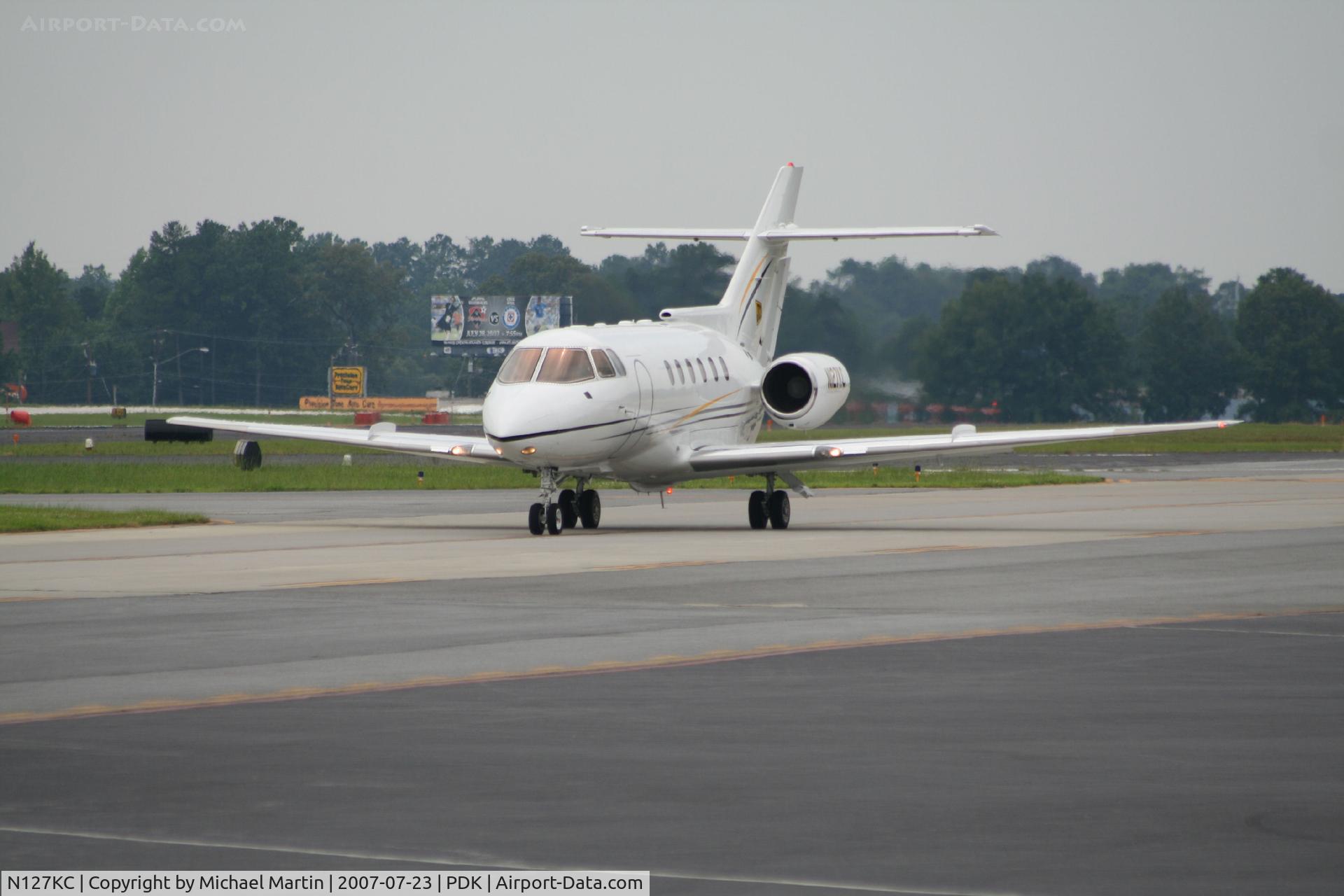 N127KC, 1994 British Aerospace BAe.125-800 C/N 258255, Taxing to Mercury Air Center
