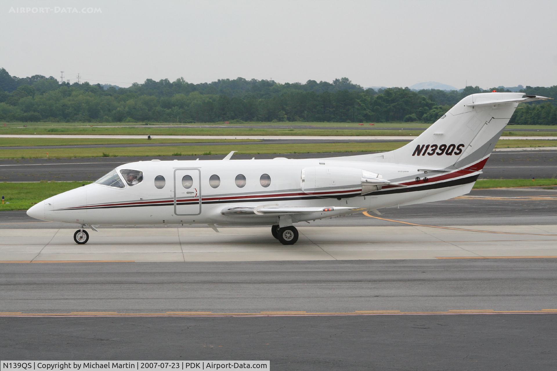 N139QS, Raytheon Aircraft Company 400A C/N RK-483, Taxing to Signature Flight Services