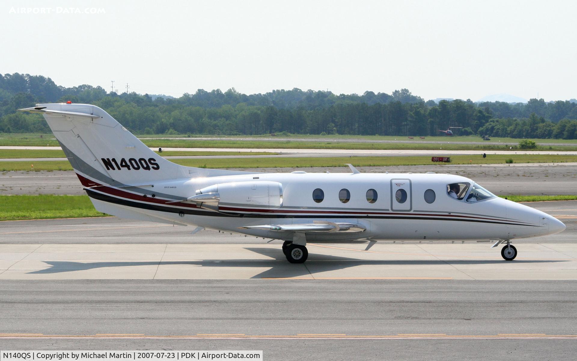 N140QS, 2005 Beech 400A Beechjet C/N RK-406, Taxing to Runway 2R
