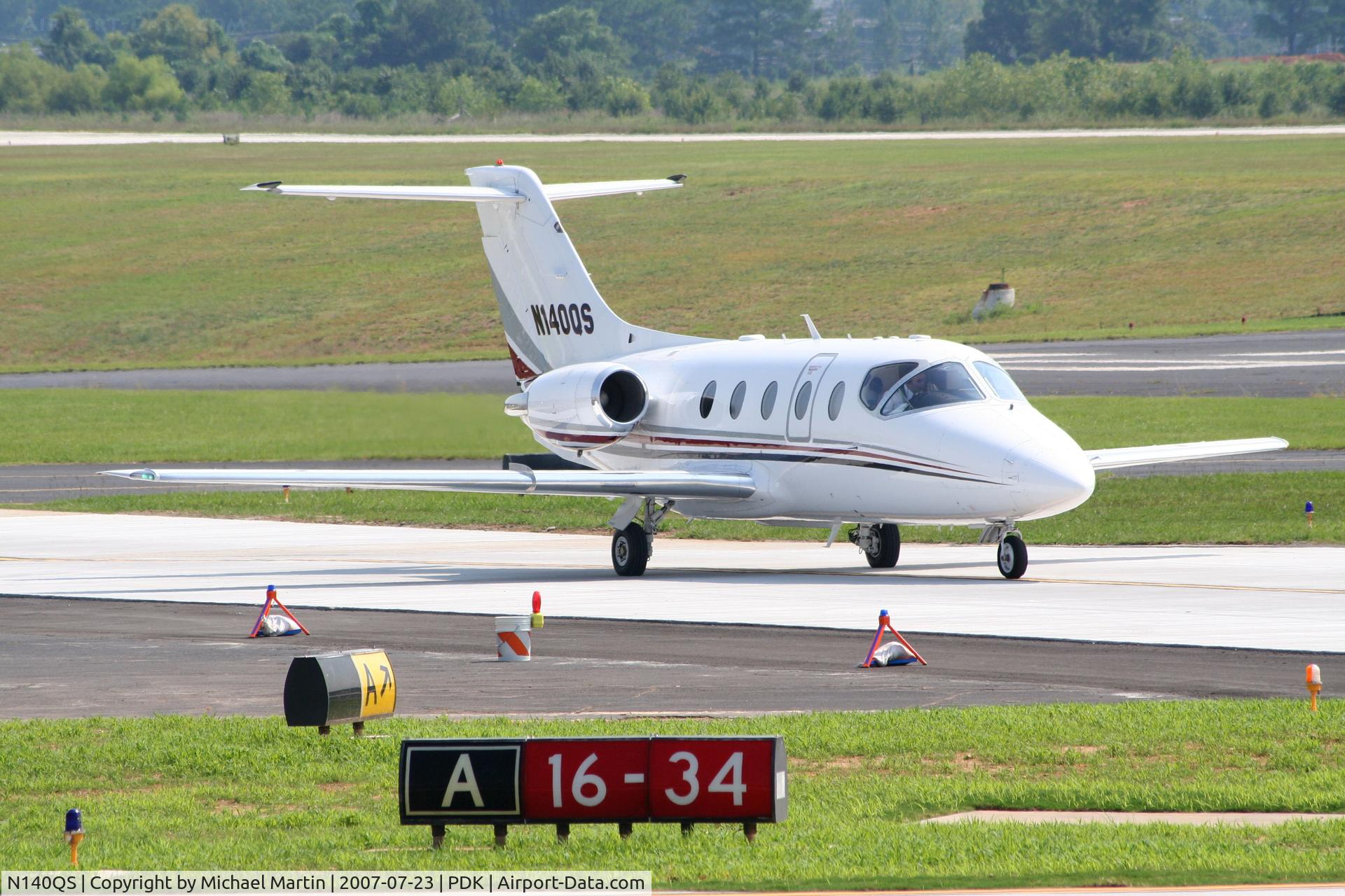 N140QS, 2005 Beech 400A Beechjet C/N RK-406, Taxing to Runway 2R
