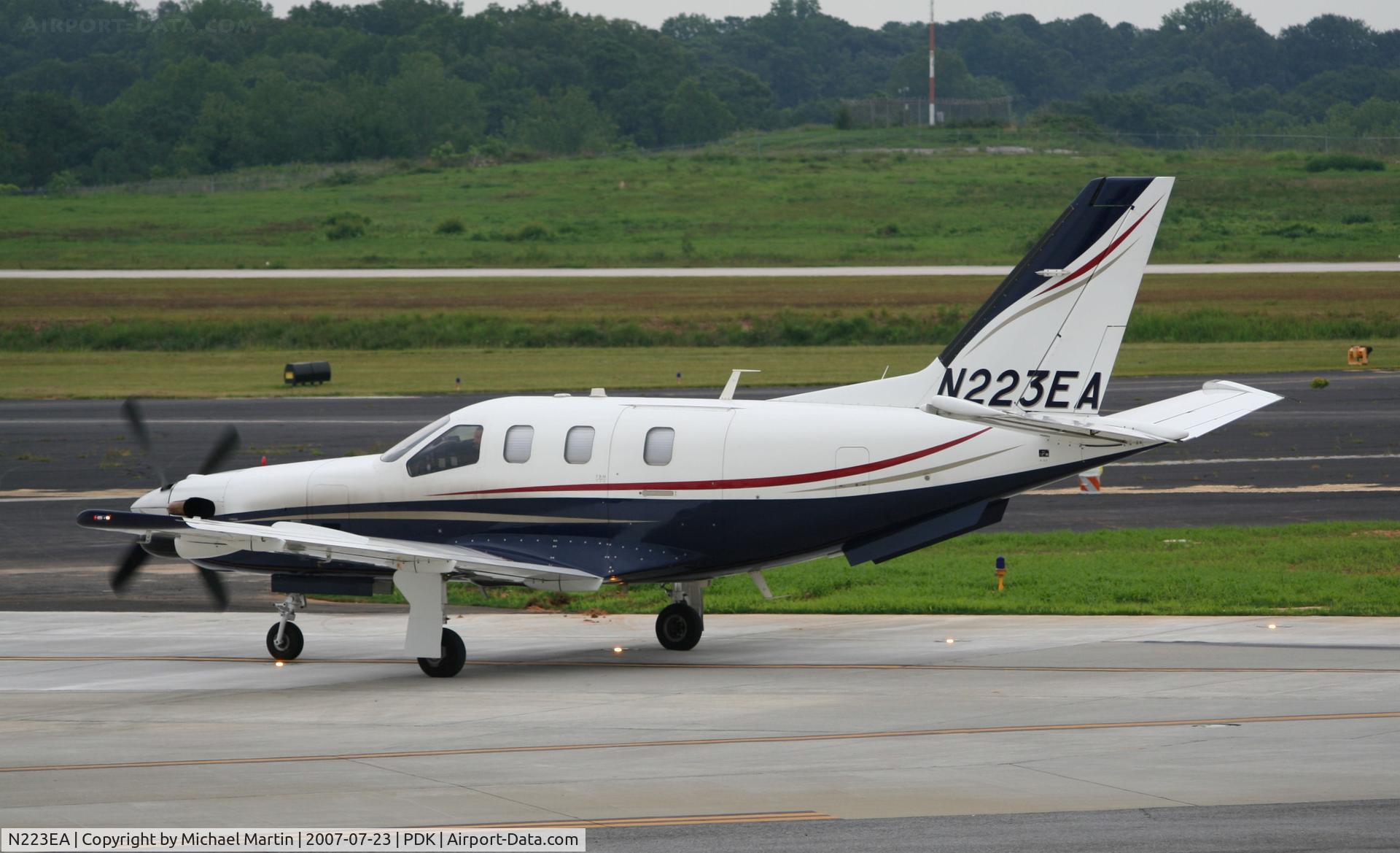 N223EA, 2005 Socata TBM-700 C/N 323, Landing Runway 20L