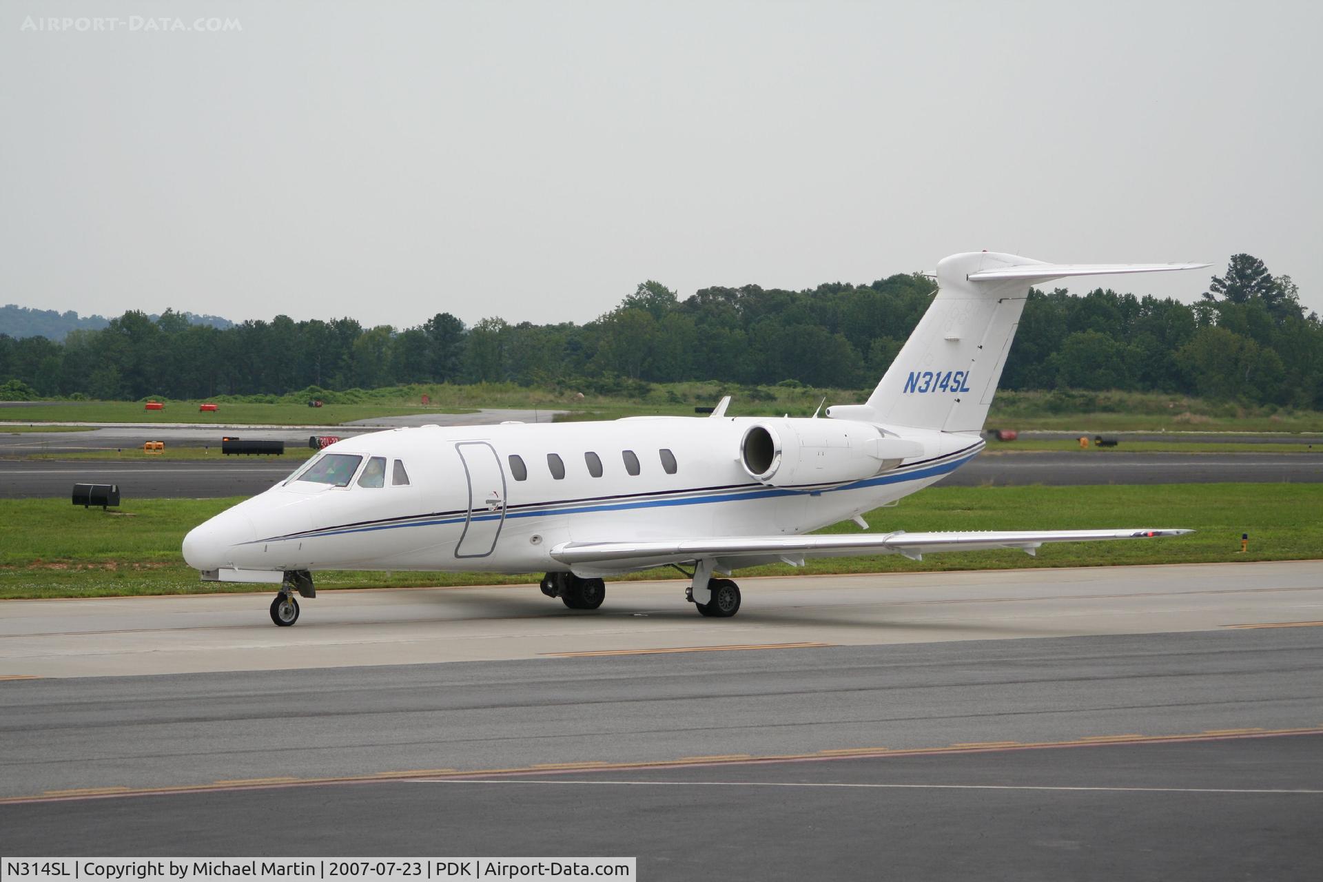 N314SL, 2000 Cessna 650 C/N 650-7115, Taxing to Epps Air Service