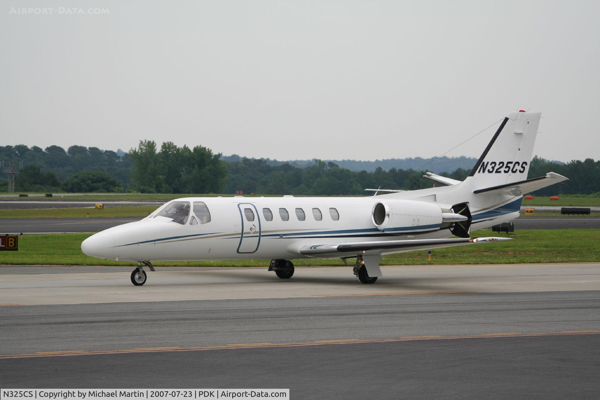 N325CS, 2003 Cessna 550 Citation Bravo C/N 550-1061, Taxing to Signature Flight Services