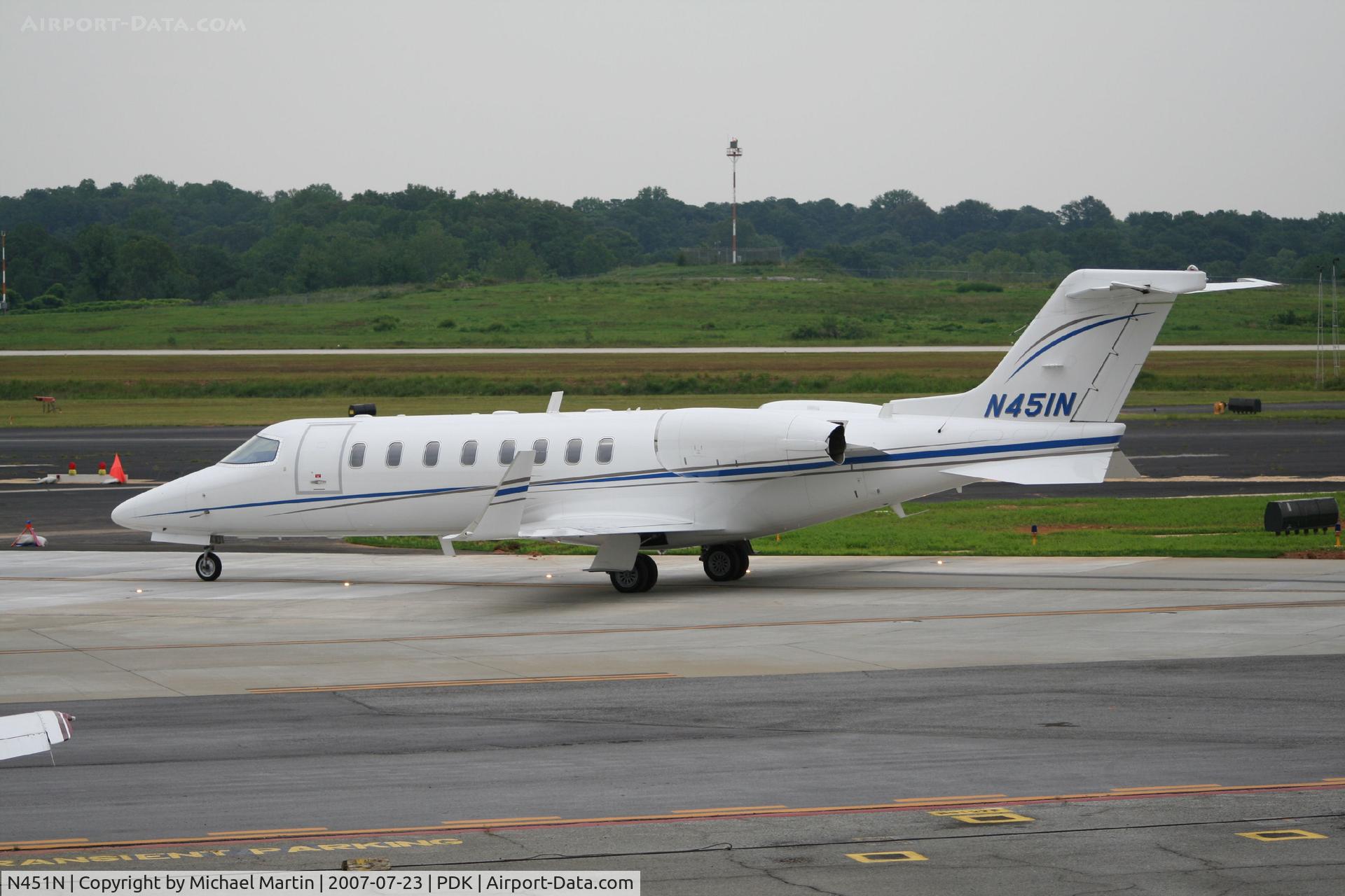 N451N, Learjet Inc 45 C/N 230, Taxing to Signature Flight Services