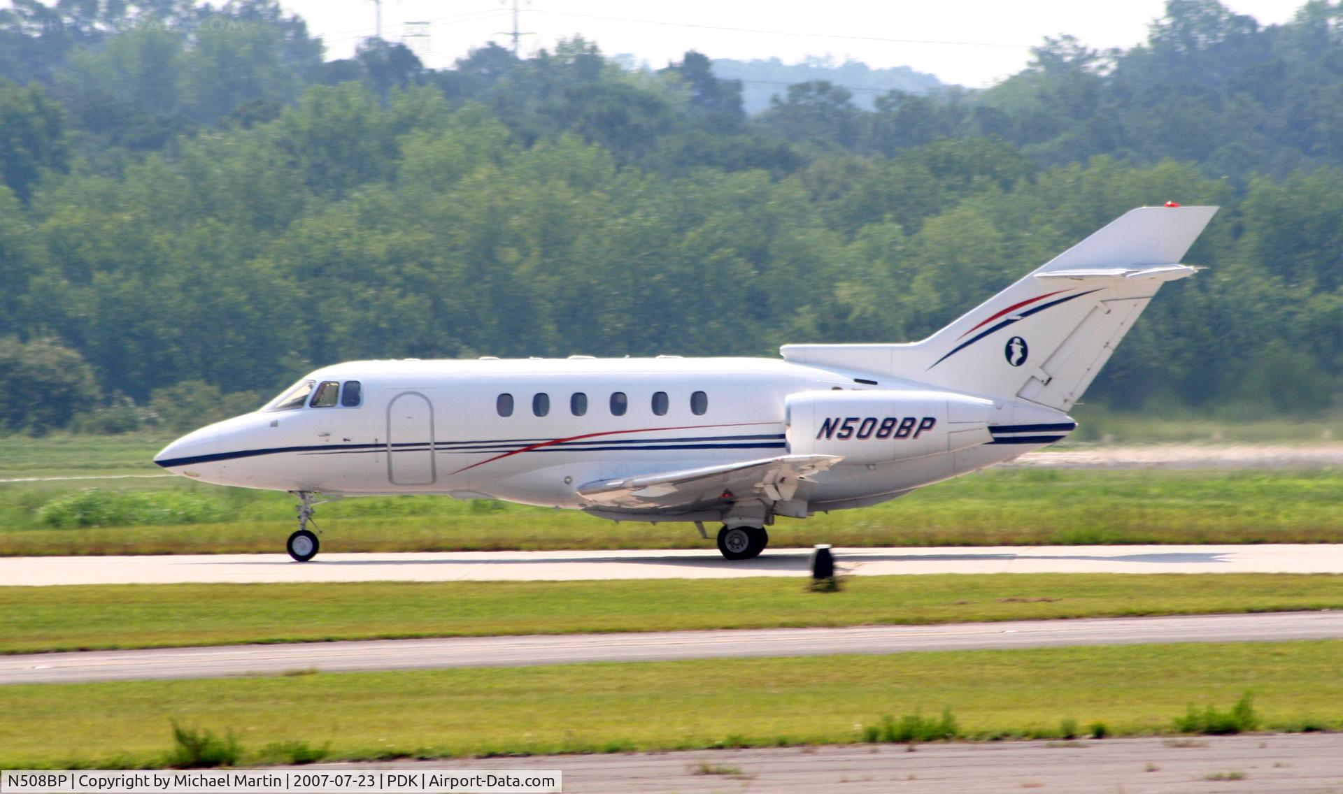 N508BP, 1999 Raytheon Hawker 800XP C/N 258419, Taking off from Runway 2R