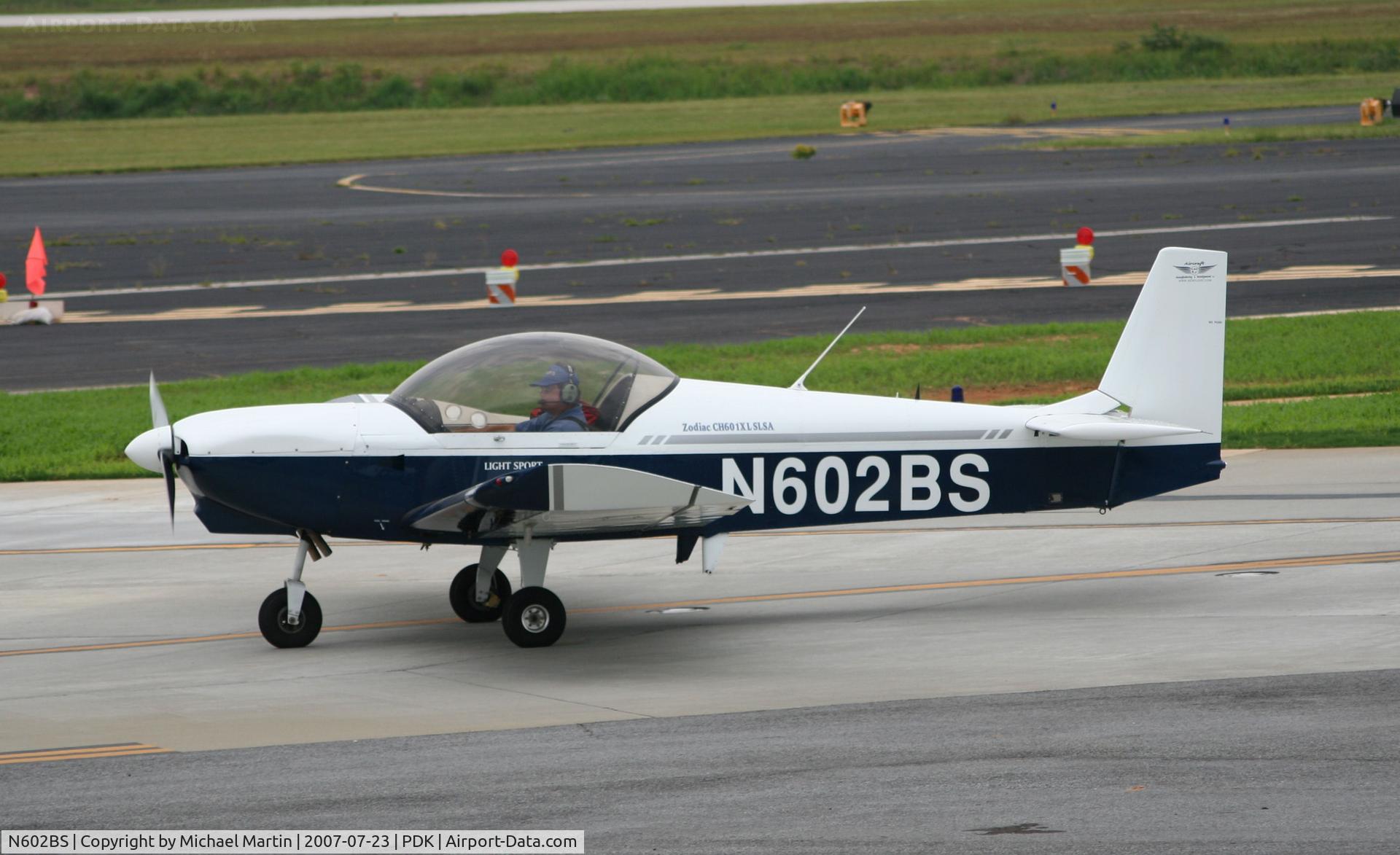 N602BS, 2006 AMD CH-601XL SLSA C/N 601-012S, Taxing to Epps Air Service