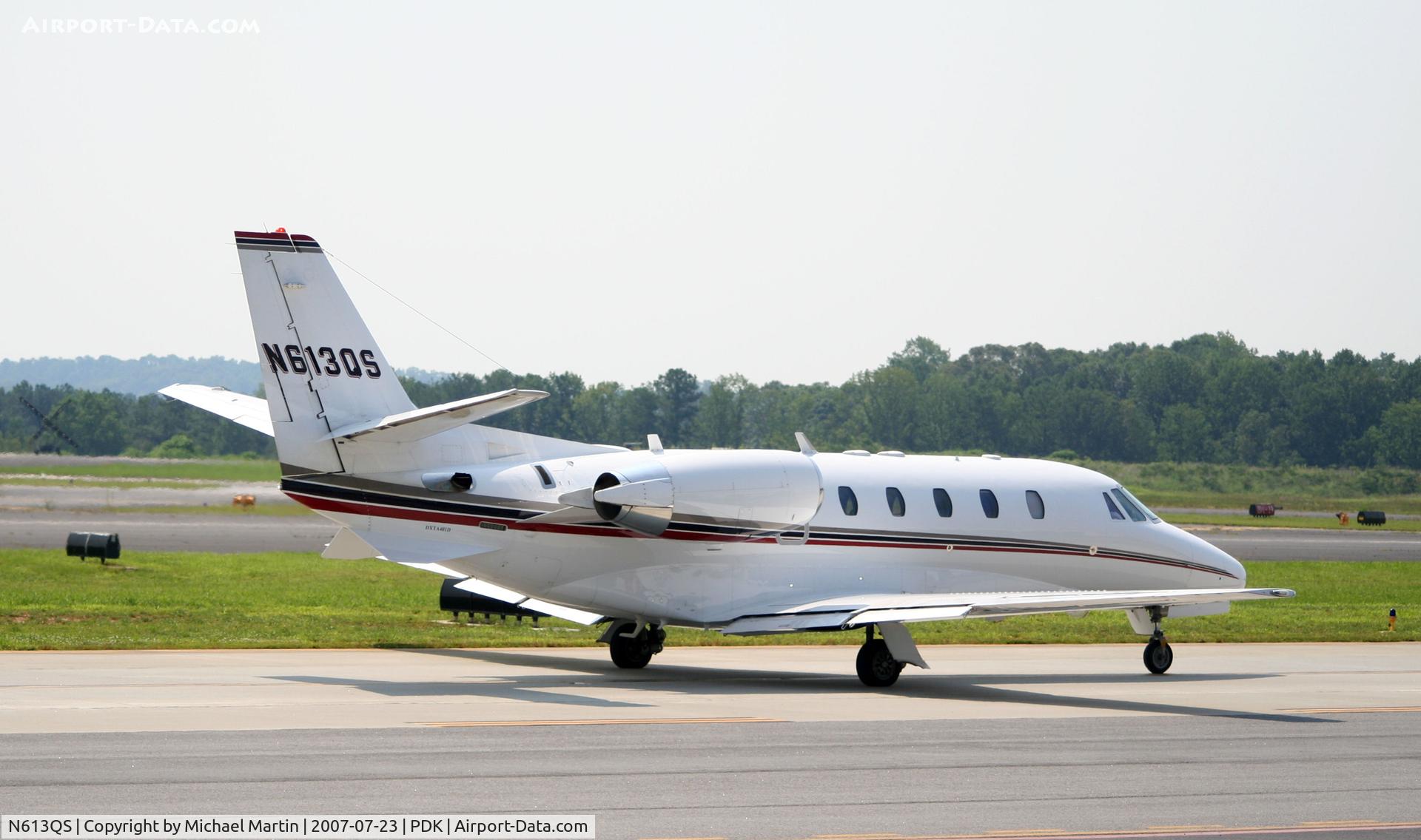 N613QS, 2005 Cessna 560XL C/N 560-5599, Taxing to Runway 2R