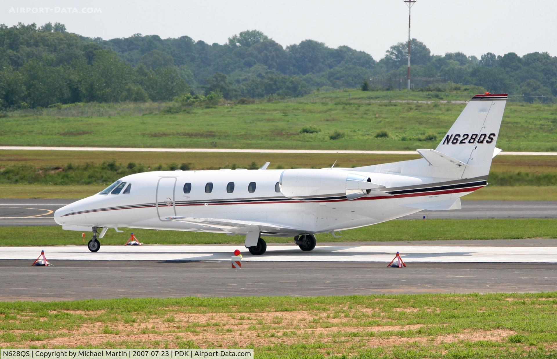 N628QS, 2002 Cessna 560XL C/N 560-5305, Taxing to Signature Flight Services