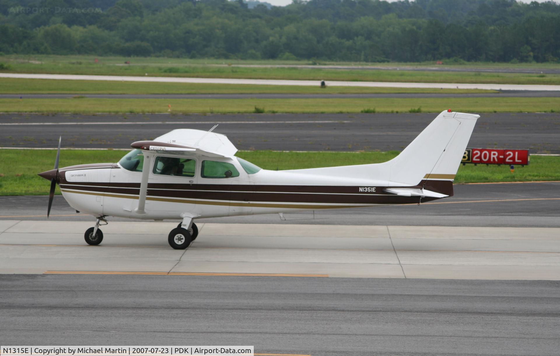 N1315E, 1978 Cessna 172N C/N 17270951, Taxing to Runway 20R