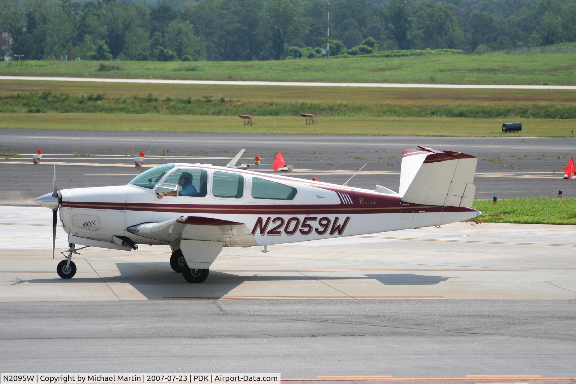 N2095W, 1979 Piper PA-28RT-201 Arrow IV C/N 28R-7918077, Taxing to Epps Air Service