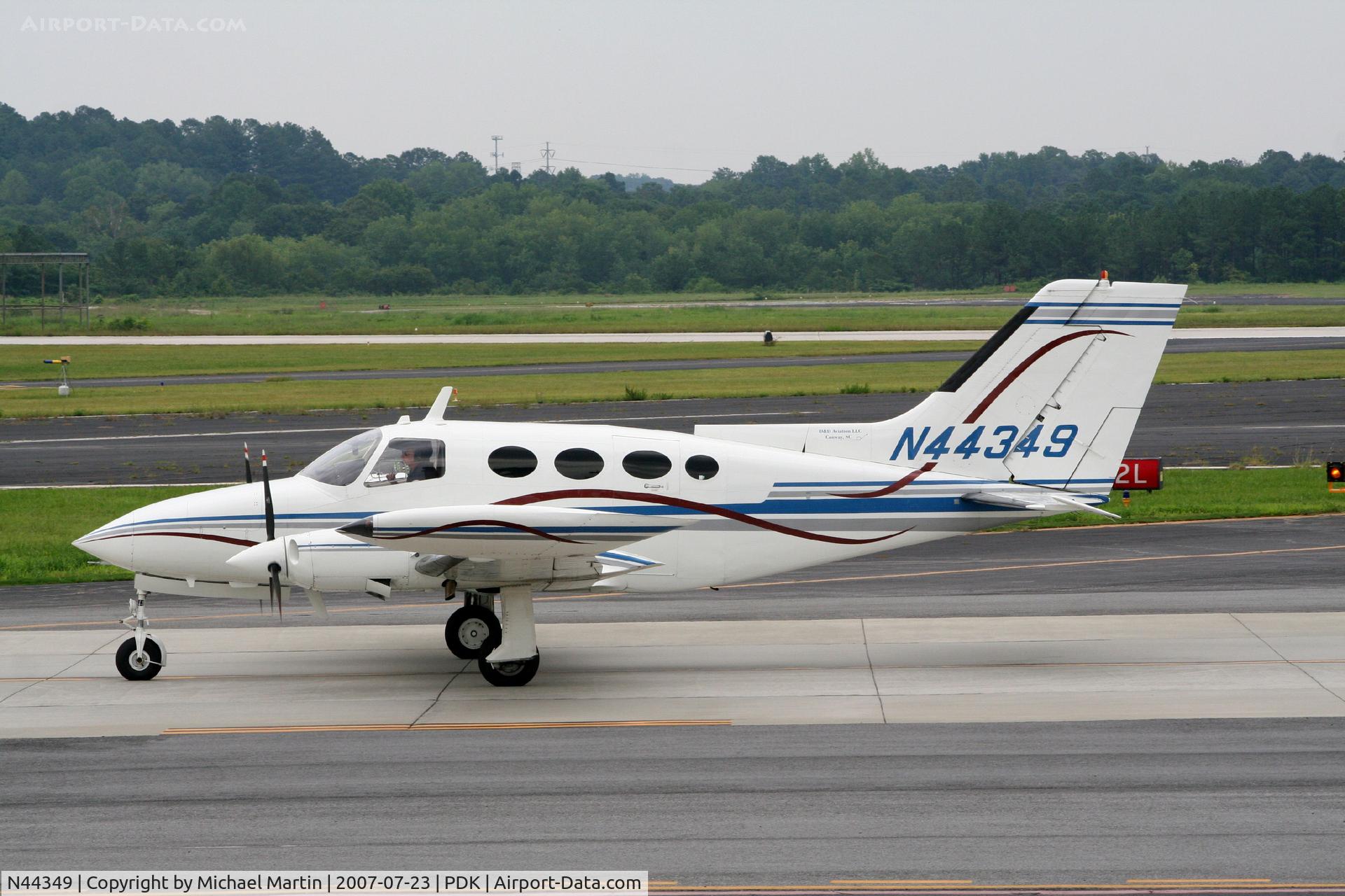 N44349, 1970 Cessna 401B C/N 401B0049, Taxing to Signature Flight Services