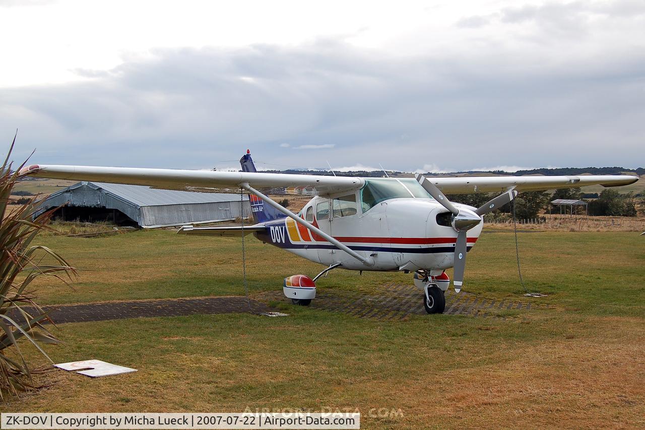 ZK-DOV, 1964 Cessna 206 Super Skywagon C/N 206-0248, At the small airstrip at Mount Ruapehu