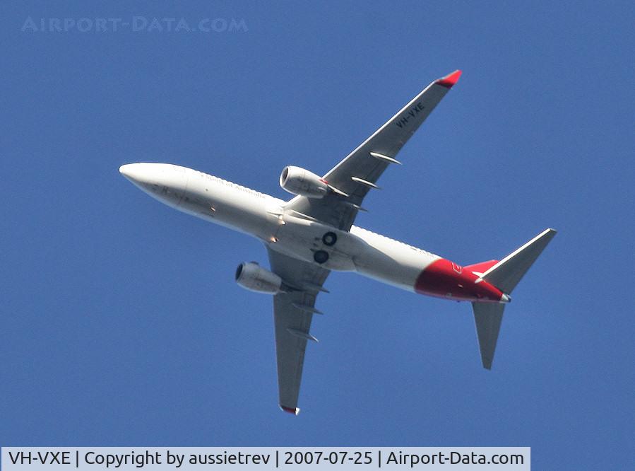 VH-VXE, 2001 Boeing 737-838 C/N 30899, QANTAS on descent into Brisbane from the South, about 20km out