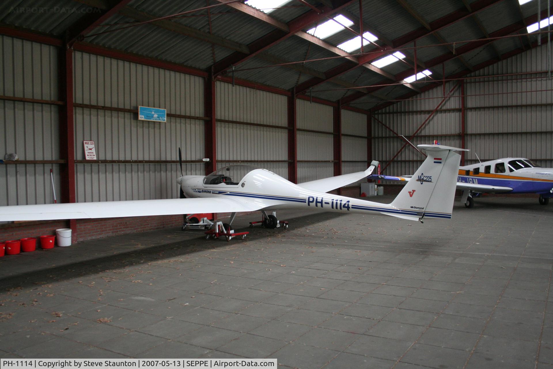 PH-1114, Diamond HK-36TC Super Dimona C/N 36527, Taken on a Aeroprint tour @ Seppe