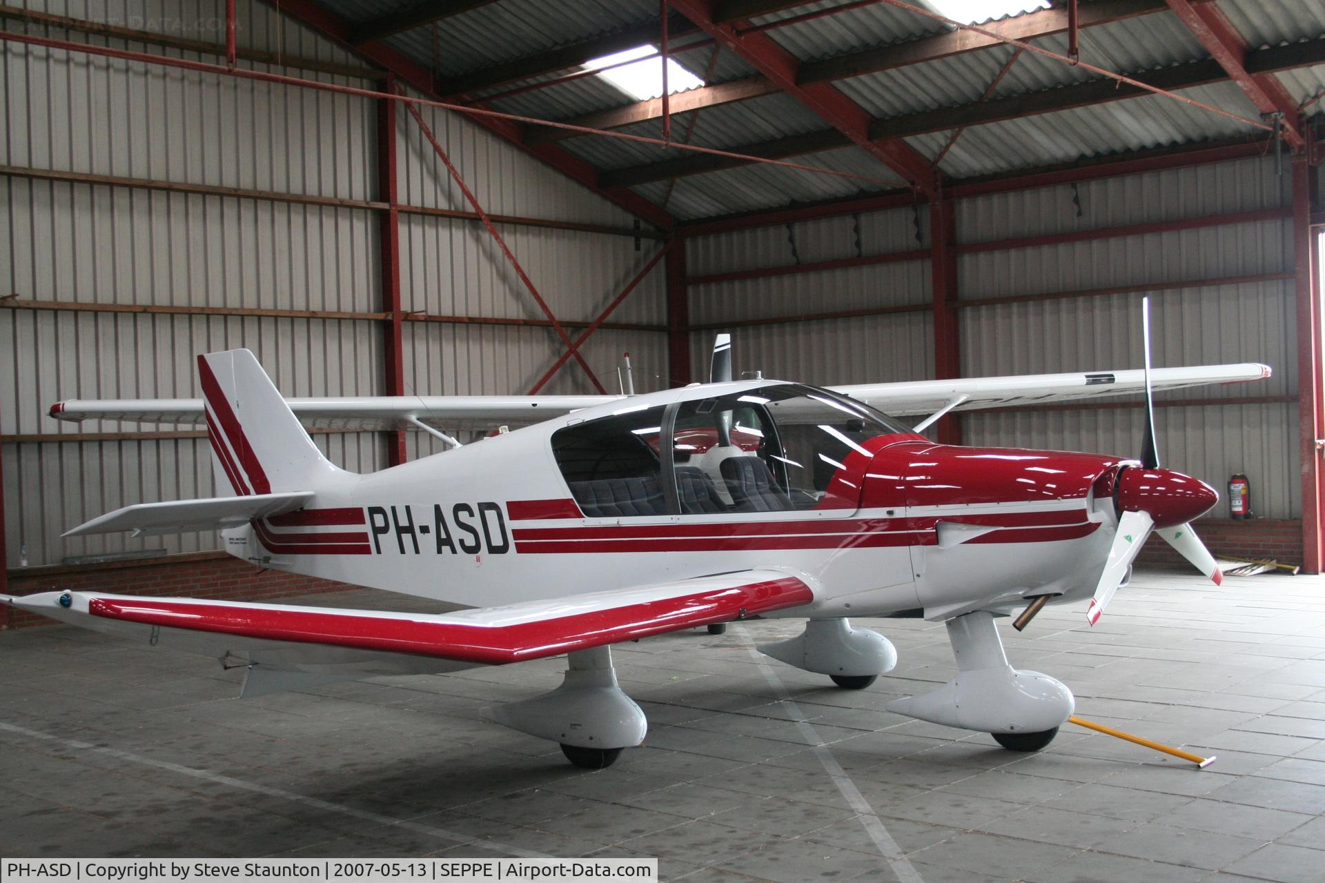 PH-ASD, Robin DR-400-140B 80 Major C/N 2590, Taken on a Aeroprint tour @ Seppe